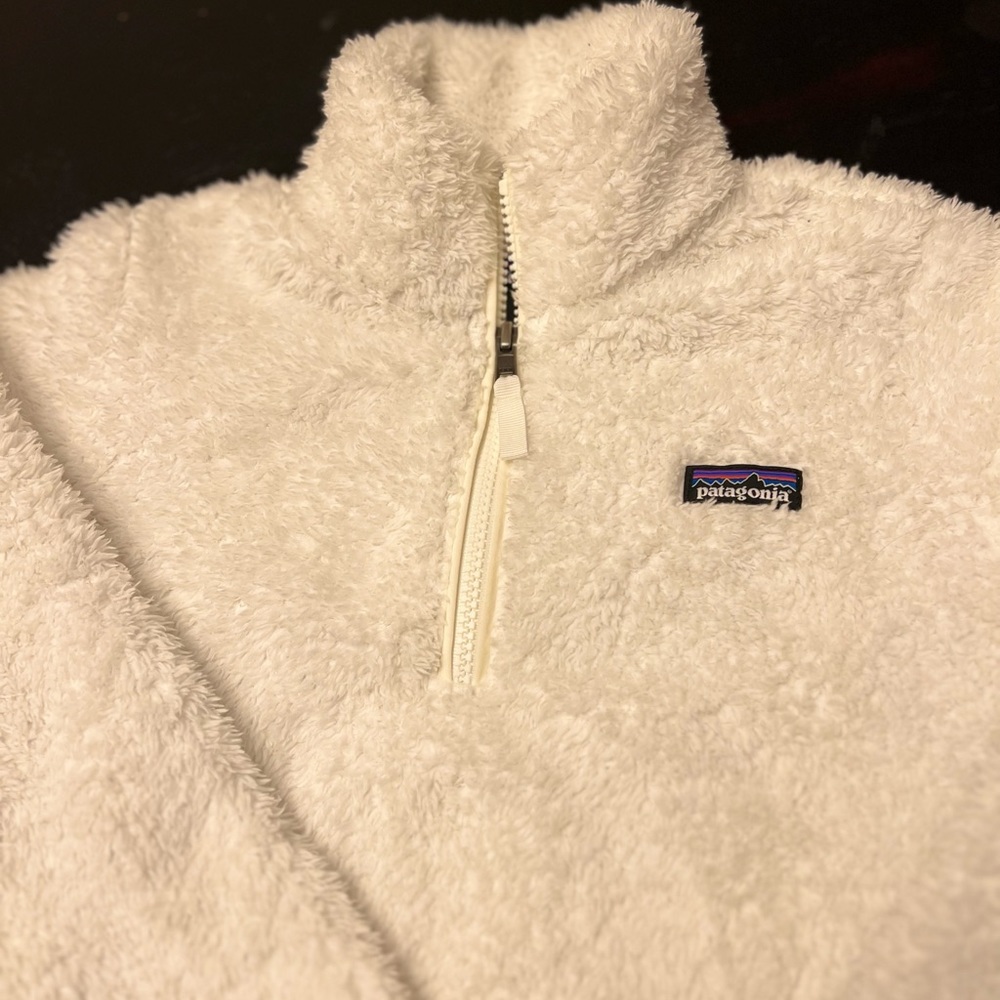 Patagonia Kids Los Gatos fleece pullover in Birch White.